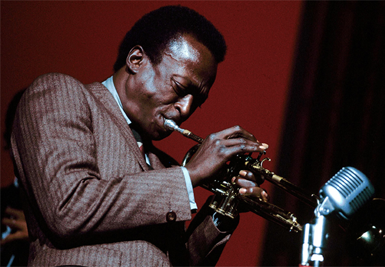 Doğumunun yüzüncü yılında Miles Davis'i ünlü müzisyenler anlattı