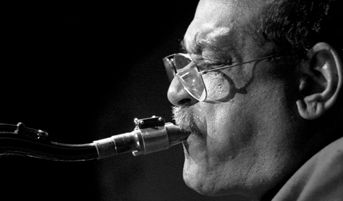 Günümüzün cazına son otuz yıldır damgasını vuran isimlerden Ernie Watts, İstanbul Jazz Center&#146;da sahne alacak...