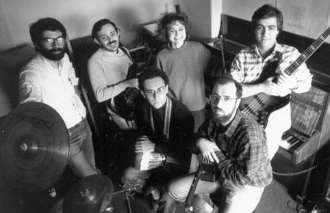 1980 ve `90`ların kült müzik grubu MOZAİK`in albümleri nihayet CD olarak ADA Müzik`ten çıkıyor...