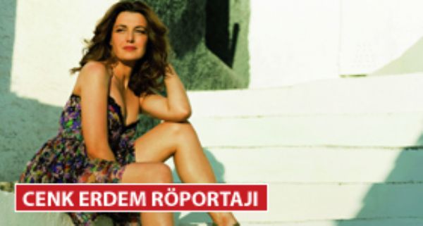 Türk müzikseverle arasında tutkulu bir sevgi olan İspanyol aşk şarkılarının zarif kadını Monica Molina yeni albümünü Cemal Reşit Rey`de tanıtıyor...