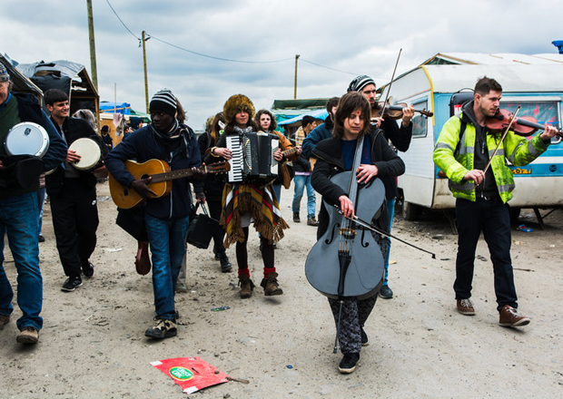 Mülteciler, Fransa Calais`deki kampta "Calais Sessions" isimli bir albüm kaydetti.