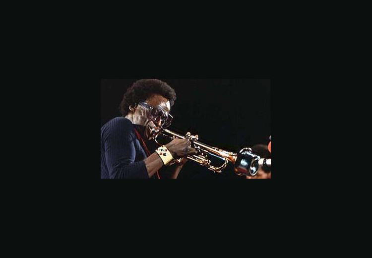 71 albümlü Miles Davis arşivi geliyor