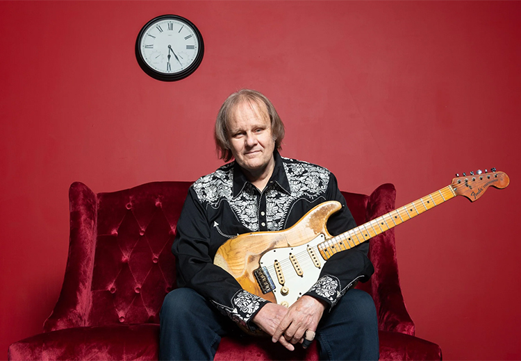 Hayatın savrulmaları arasında kendi yolunu bulan blues devi Walter Trout'u sevgili Tamer tekelioğlu anlattı