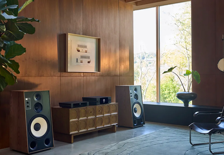 JBL firmasının yeni amiral gemisi olarak tanımlanan klasik seri hoparlörleri "ciddi müzik dinleyicileri" için tasarlandı