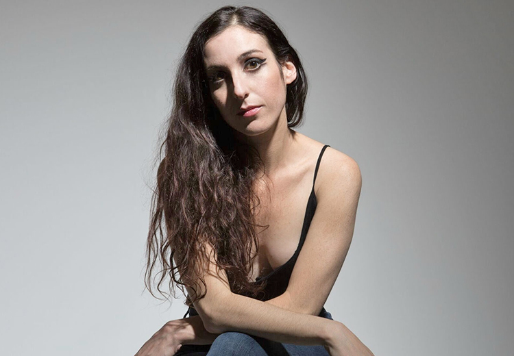 Konseri öncesinde Marissa Nadler ile hayattan ve şarkılardan