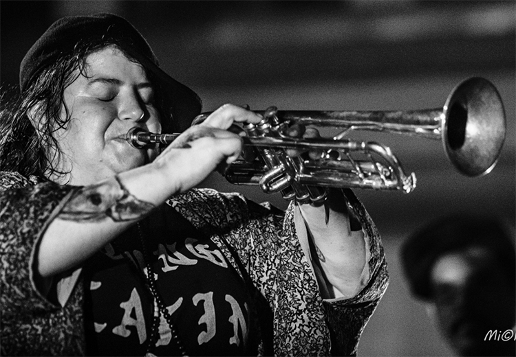 Müziği ve politik duruşuyla öncü genç trompetçi jaimie branch (büyük harf yok) 39 yaşında öldü